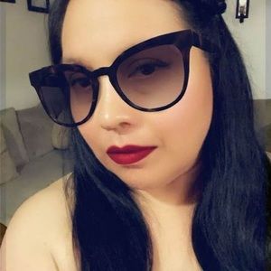 Meet your Posher, Eva